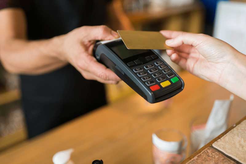 Cách rút tiền mặt từ thẻ tín dụng tại quận 1